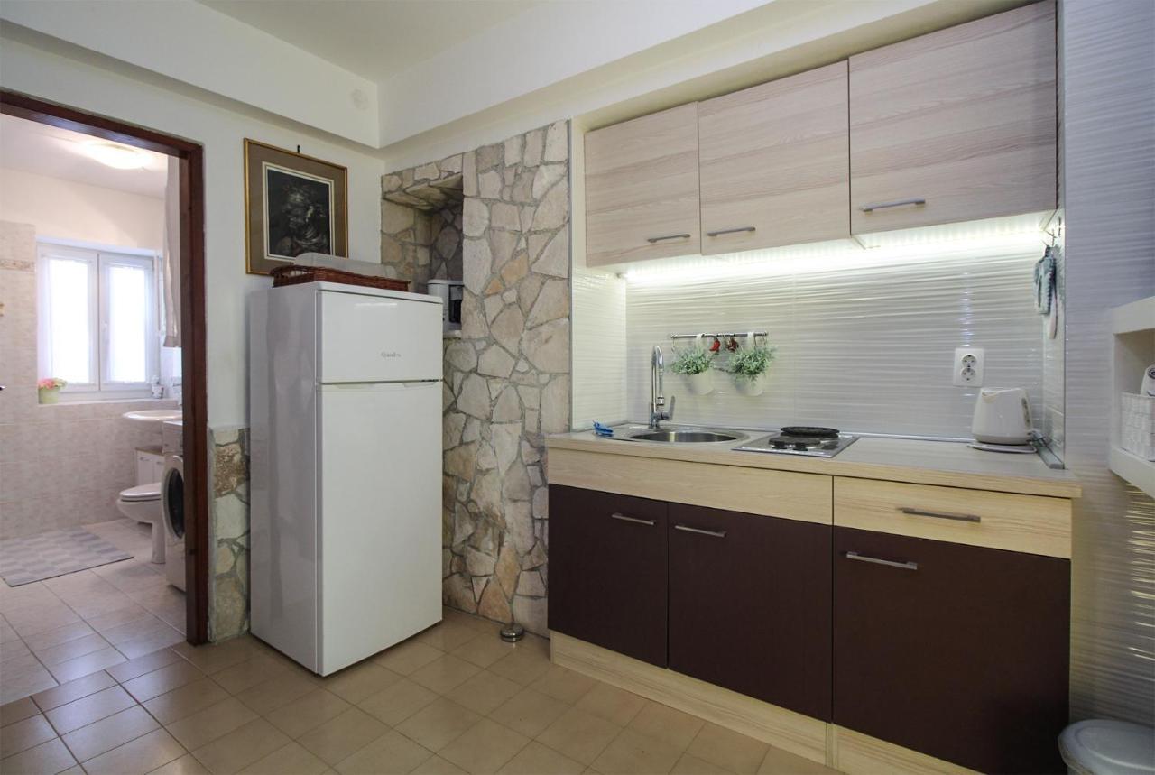 Leona 2216 Apartma Premantura
