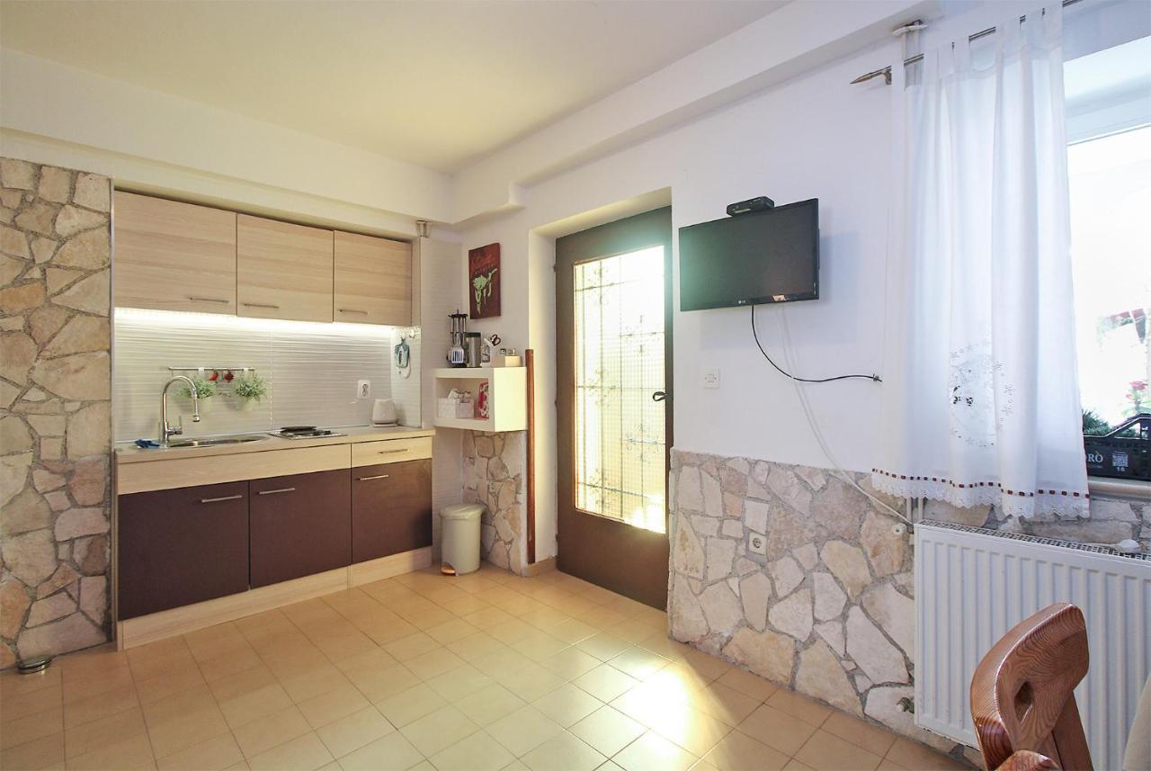 Leona 2216 Apartma Premantura